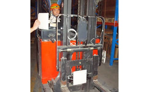 超高頻UHF智能叉車專用藍牙讀寫器UR6259 超高頻UHF智能叉車專用藍牙讀寫器UR6259