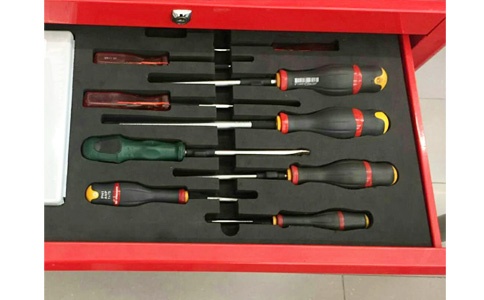 對(duì)于金屬環(huán)境的應(yīng)用，我們?cè)撛趺丛O(shè)計(jì)電子標(biāo)簽和讀寫(xiě)器天線